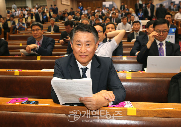 제104회 총회 회의장에서의 허은 목사 모습