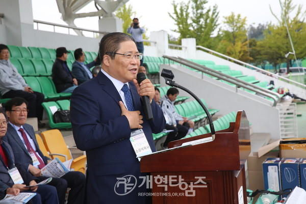 서북협 체육대회에서 설교를 전하는 부총회장 소강석 목사