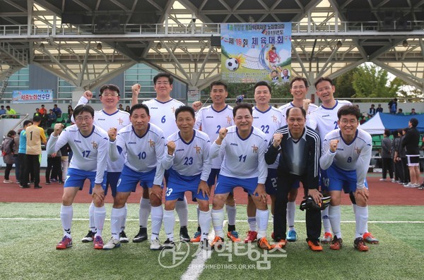 서북협 체육대회에서 축구 경기 우승을 한 황동노회