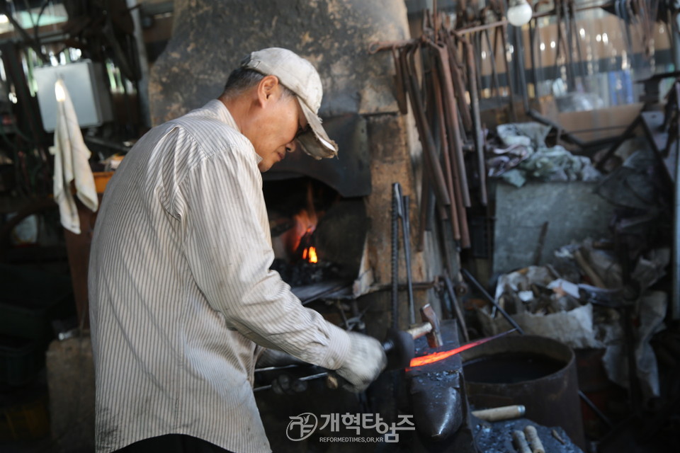 영주대장간의 노련한 장인들