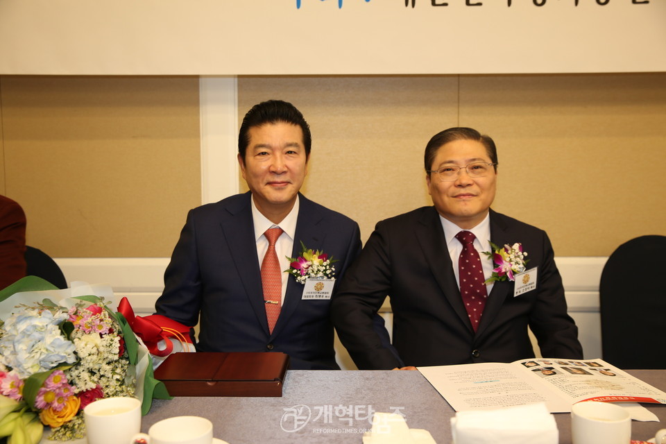 총재 소강석 목사와 대표회장 최명우 목사 모습