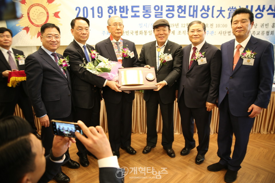 교육분야 시상 모습, 단국대 장충식 이사장