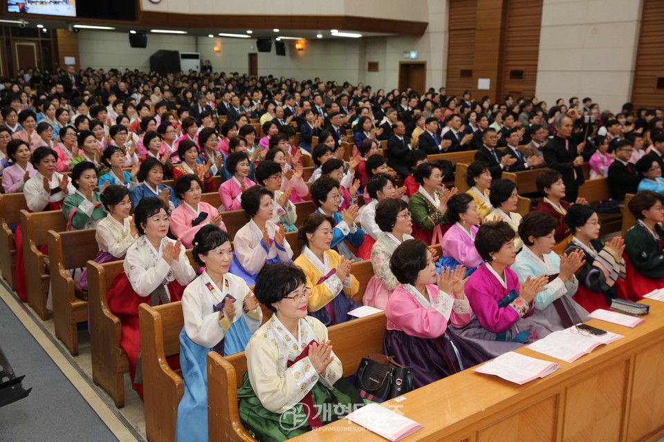 임직감사예배 취임 권사들 모습