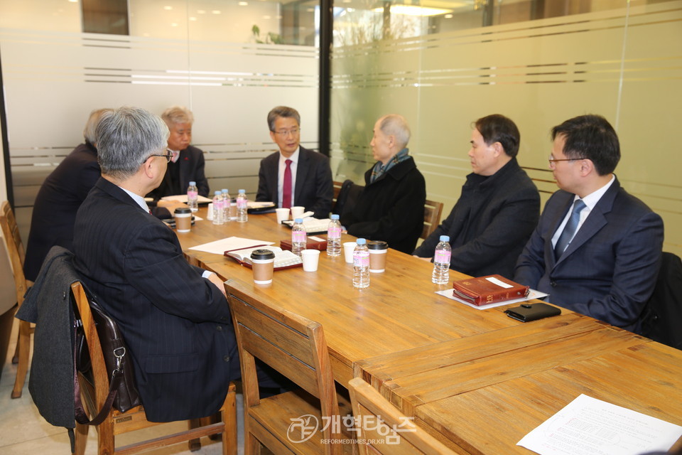 신학부, 임원 및 수임사항 위촉 연구자들 연석회의 모습