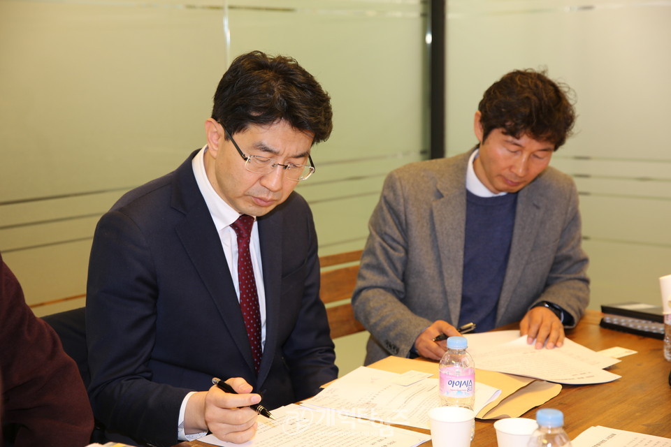 사회부 부장 장재헌 장로, 서기 윤영민목사