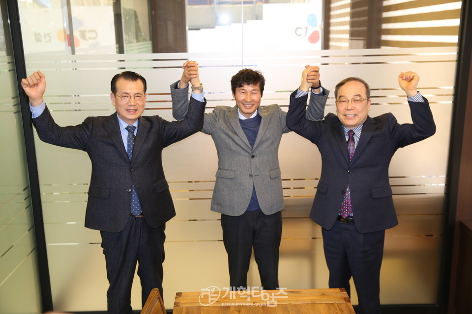 반기독교세력대응위원회 부위원장 이성화 목사, 사회부 부장 장재헌 장로, 교회생태계특별위원회 위원장 이규섭 목사 모습