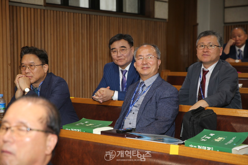 제104회 총회에서의 배광식 목사 모습(뒷면)