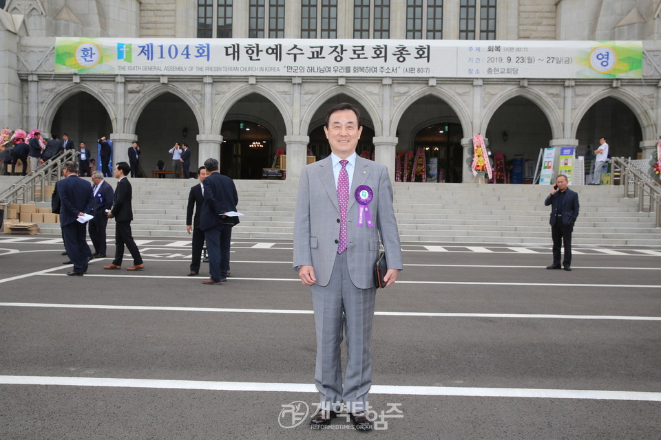 제104회 총회에서의 증경총회장 김선규 목사의 모습