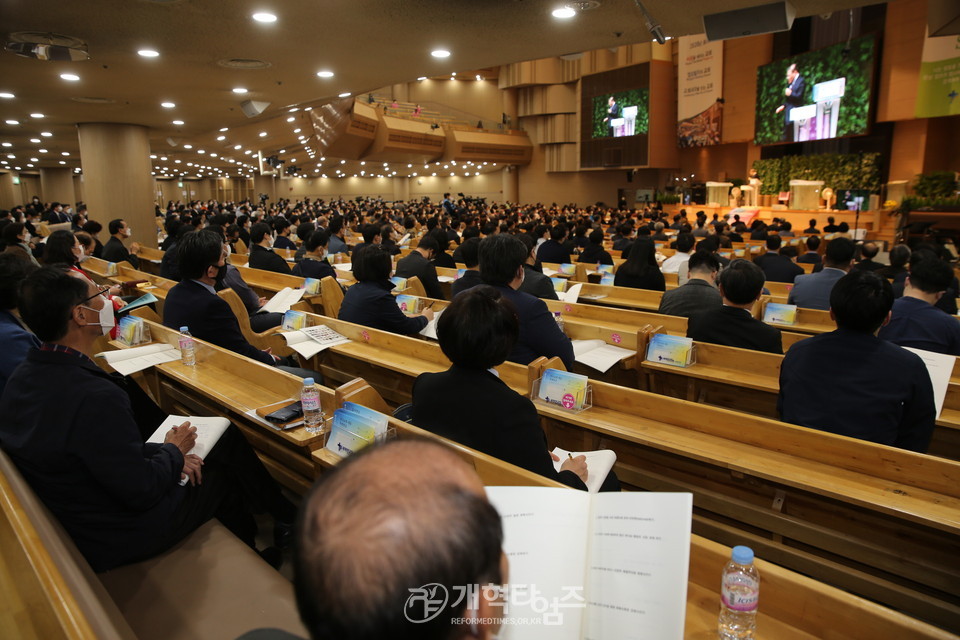 부총회장 소강석 목사, ‘포스트 코로나, 한국교회의 미래’ 강의 모습