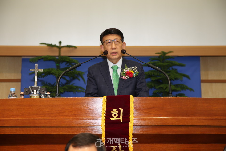 영남지역장로회 제13회 정기총회, 장로신문사 사장 정채혁 장로 축사 모습