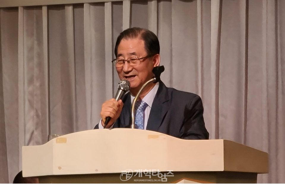 전국장로회연합회 임원세미나 모습, 증경회장 권영식 장로 격려사 모습