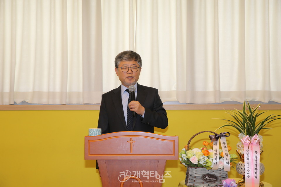 출판감사예배, 설교하는 송태근 목사 모습