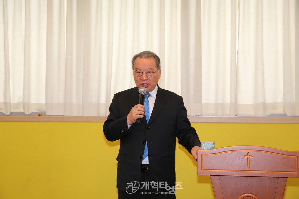 출판기념회, 임성아 목사 인사말 모습