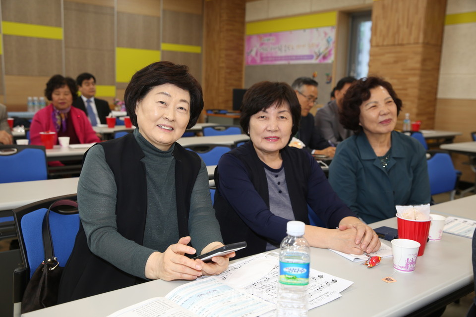 출판감사예배 제79회 동기회 사모들 모습