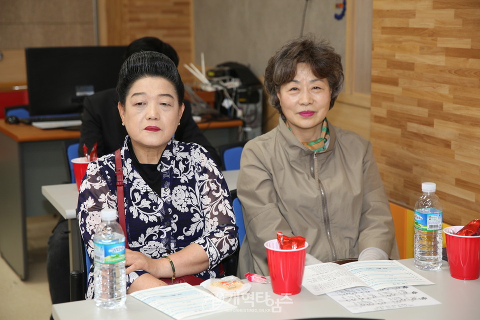 출판감사예배 제79회 동기회 사모들 모습