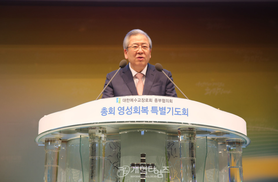 중부협의회, 「총회영성회복 특별기도회」, 말씀을 전하는 오정호 목사 모습