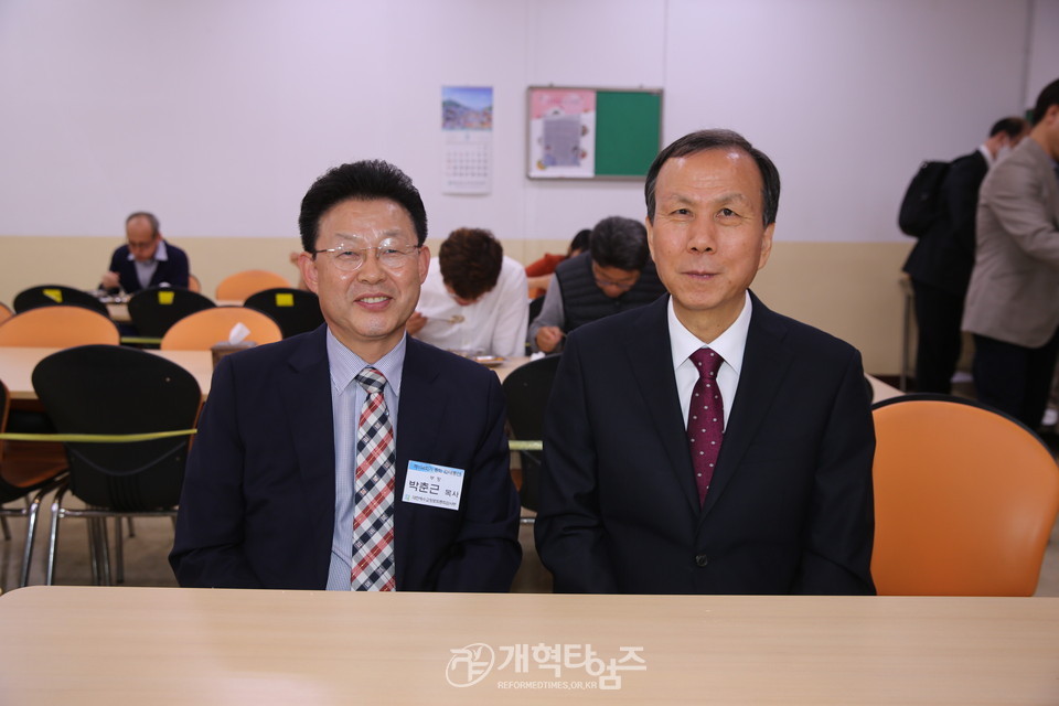 감사부 부장 박춘근 목사, 총산대 이재서 총장 모습