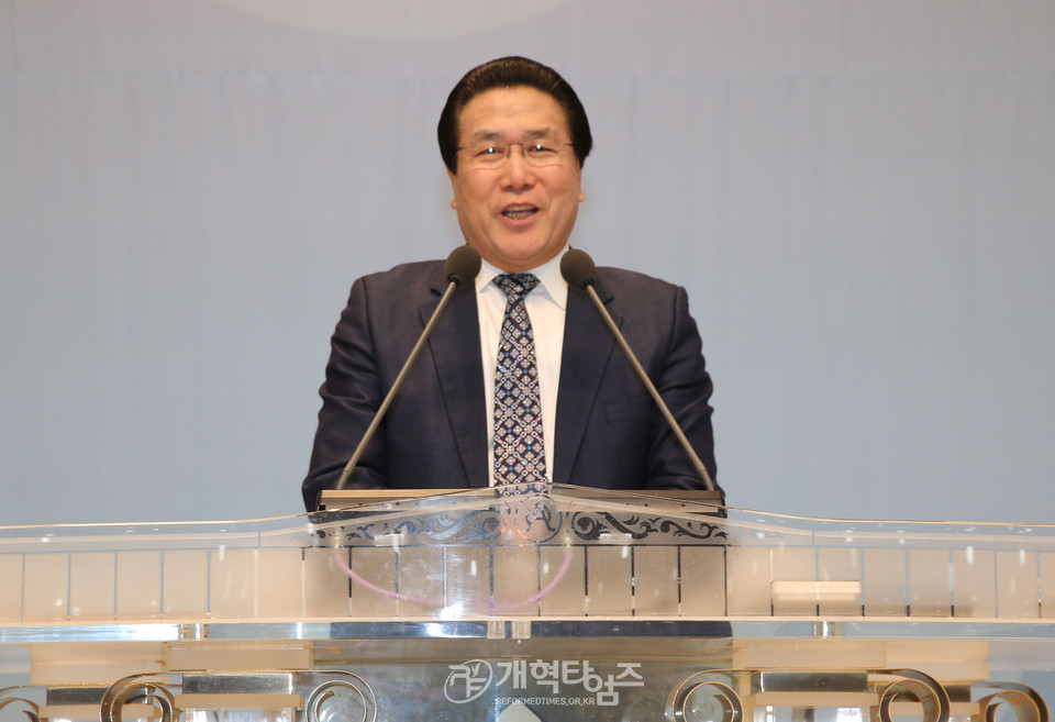 은급부 부장 김인기 목사 모습