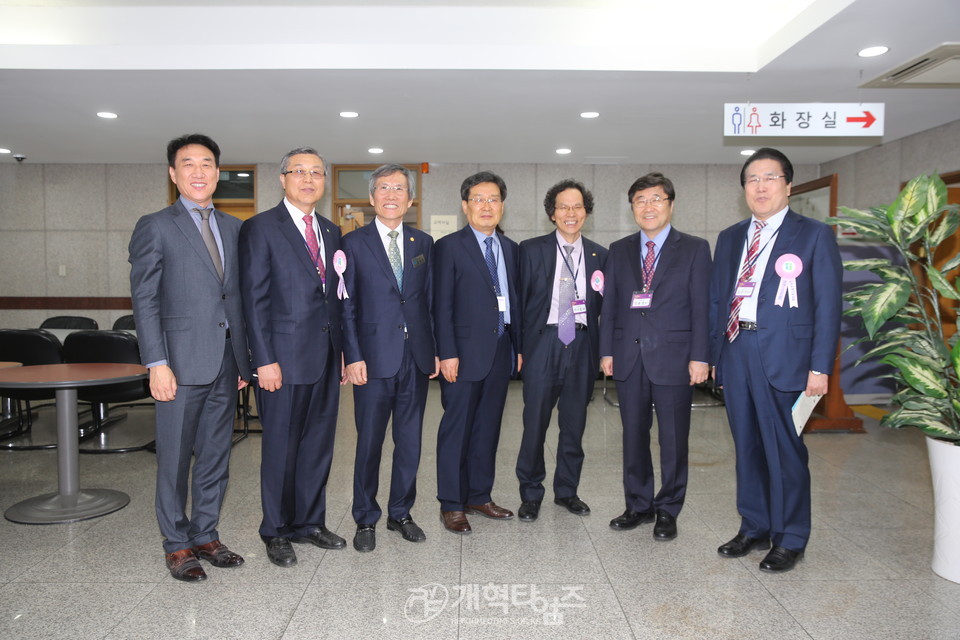 작년 4월30일 서대문교회(담임 장봉생 목사)에서 열린 은퇴목사위로회에서
