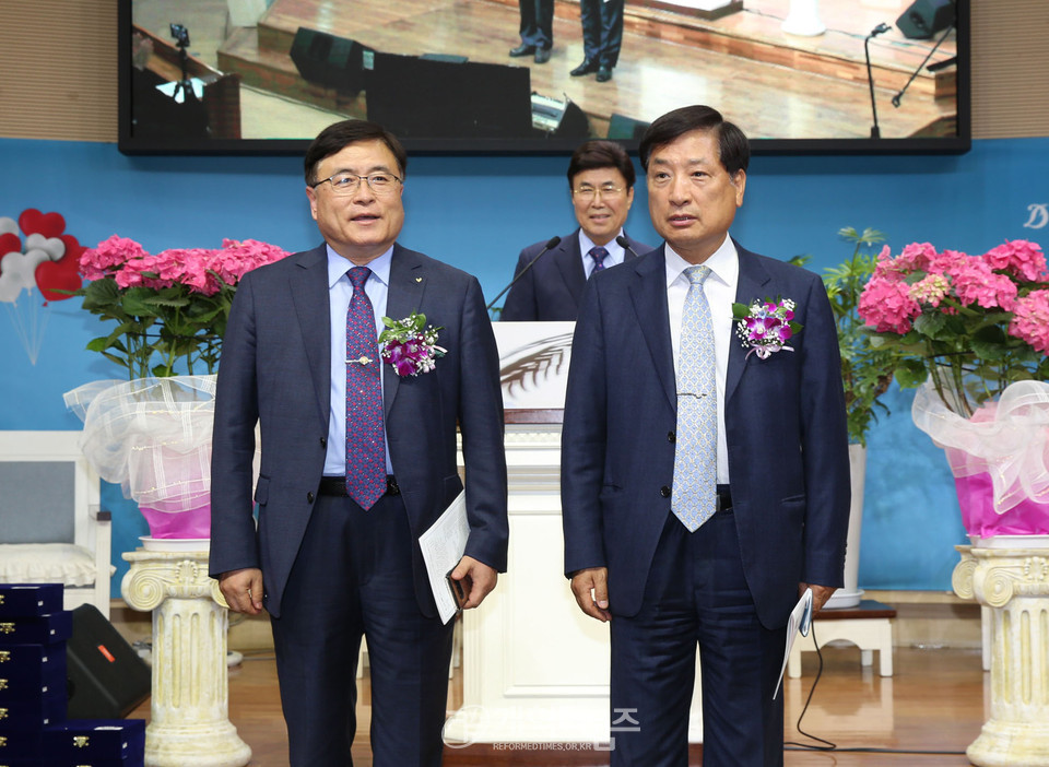 서울지역노회협의회 「2020년 정기총회 및 신임노회장 취임감사예배」, 증경회장 석찬영 목사, 증경회장 정중헌 목사 격려사 모습