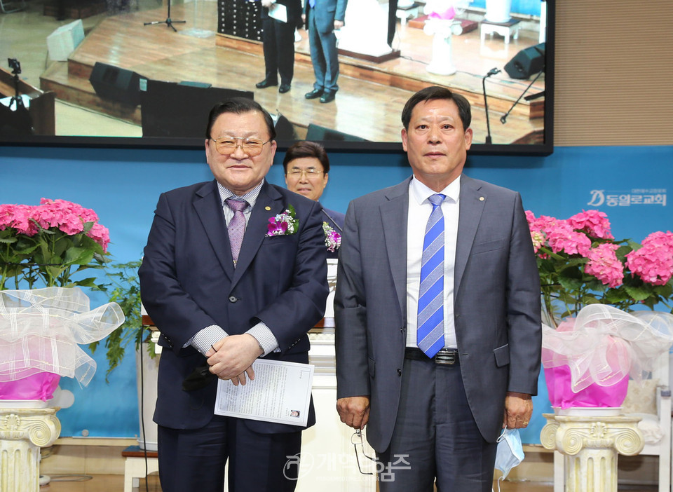 서울지역노회협의회 「2020년 정기총회 및 신임노회장 취임감사예배」, 증경상임회장 이종득 장로, 상임회장 최덕규 장로 격려사 모습
