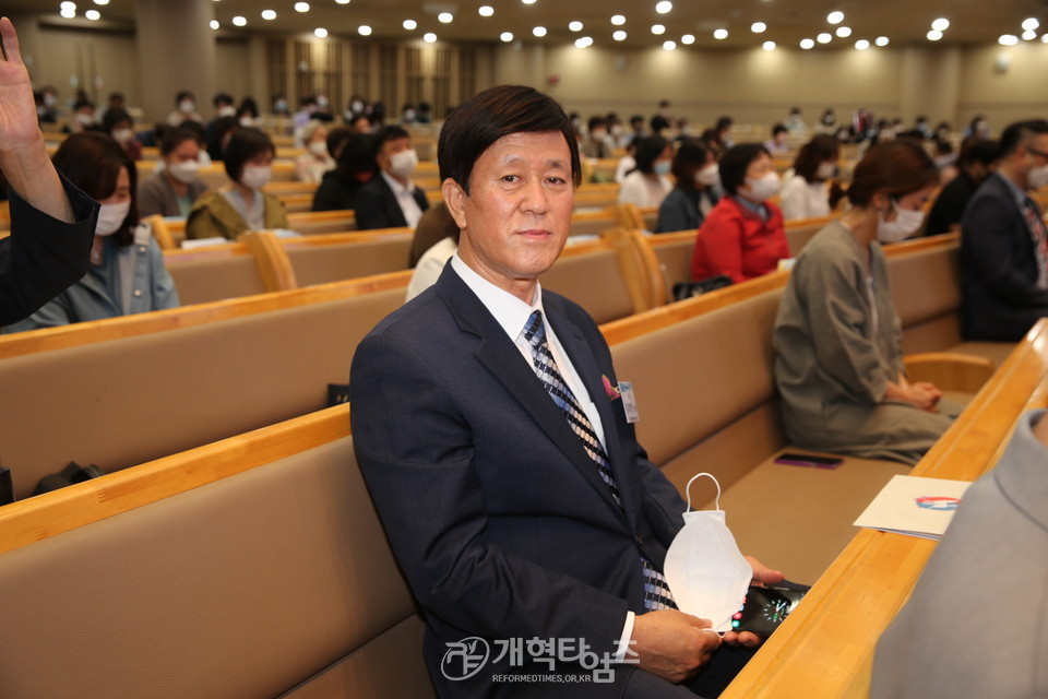 「제4차 평화통일기도회」, 회계 김태영 장로 모습