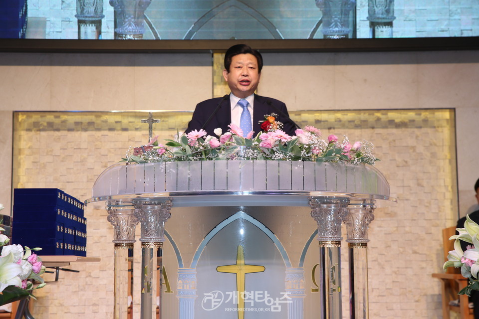 광주중앙교회 「임직 및 은퇴 감사예배」, 총회장 김종준 목사 설교 모습