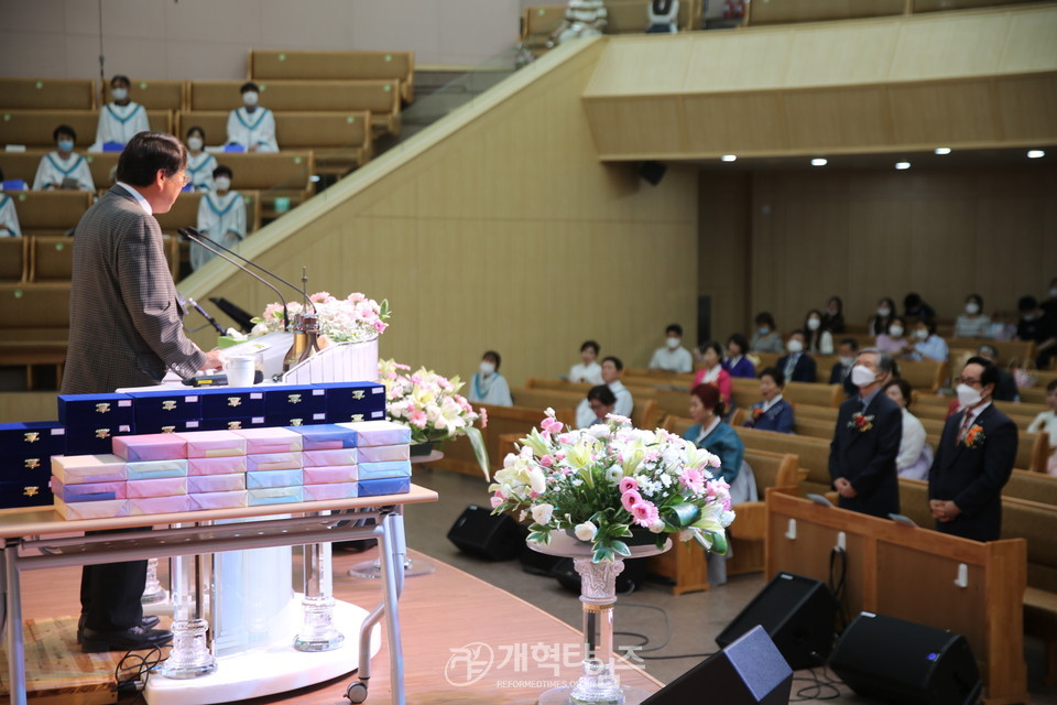 광주중앙교회 「임직 및 은퇴 감사예배」, 증경노회장 한달수 목사 권면 모습