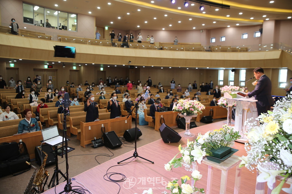 광주중앙교회 「임직 및 은퇴 감사예배」, 교우들 서약 모습