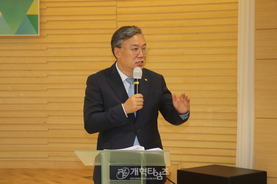 전국영남협 제26회기 확대임원회, 총무 김경환 장로 모습