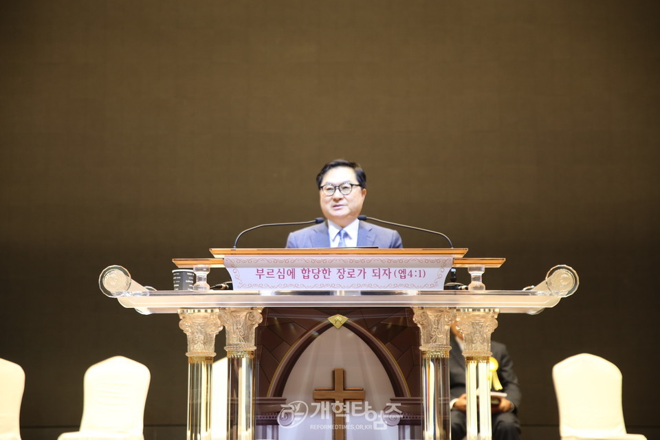 전국장로회연합회 「제49회기 전국장로회 하기부부수련회」 서울협 대표회장 김오용 목사 설교 모습