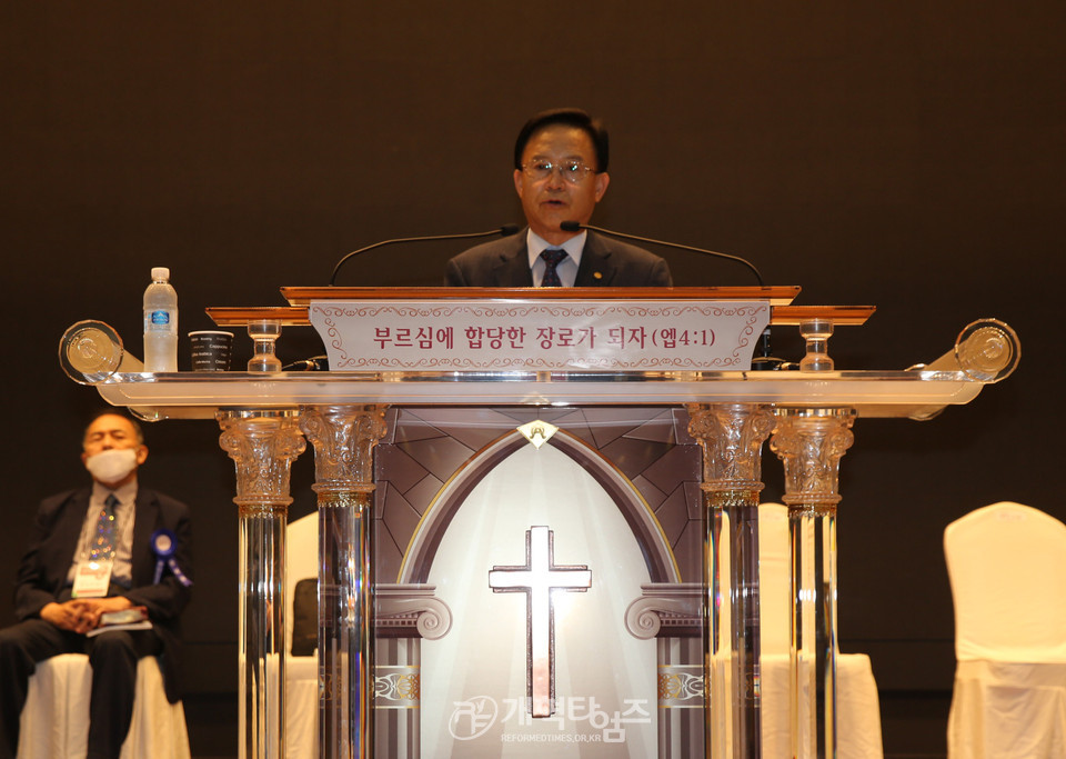 「제49회기 전국장로회 하기부부수련회」 부회장 임영식 장로 모습