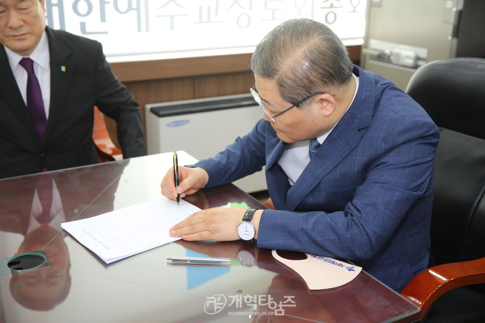 소강석 목사, 제105회 총회 총회장 후보 등록 모습