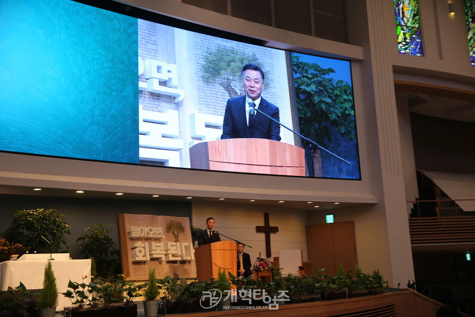 사랑의교회 순장 모임에서의 박성규 목사 모습