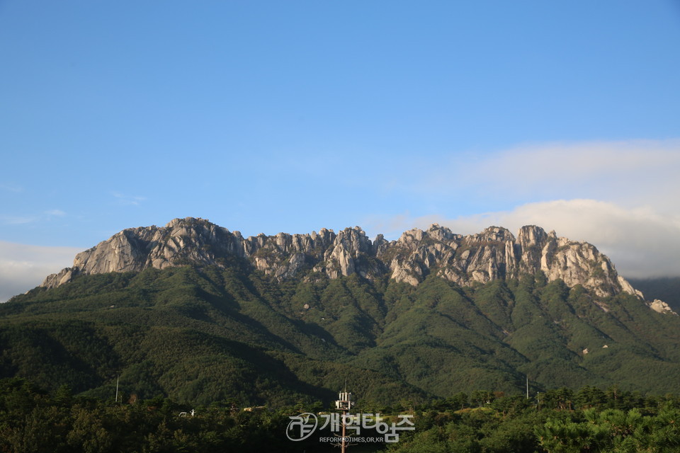 소노캄 델피노 리조트에서 바라본 울산바위 모습