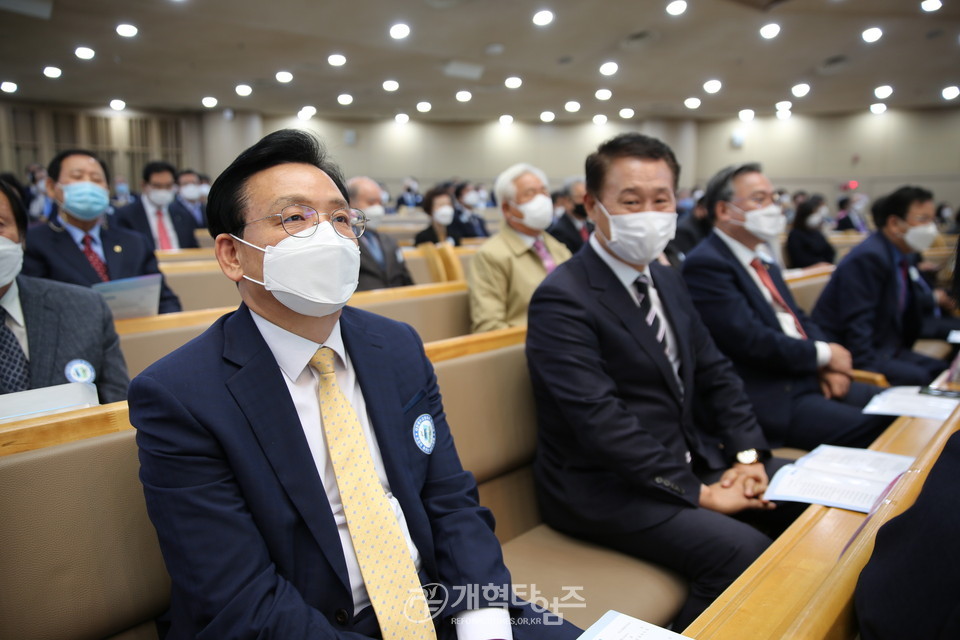 총회장 소강석 목사 취임 감사예배, 부서기 허은 목사, 부회록서기 이종철 목사 모습