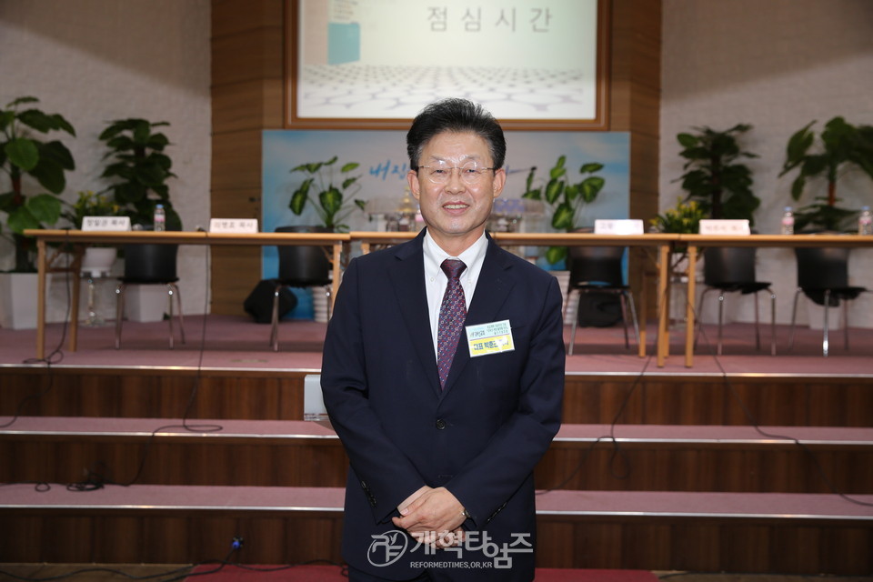 GM선교회 종교개혁 503주년 기념 포럼, 대표 박춘근 목사 모습