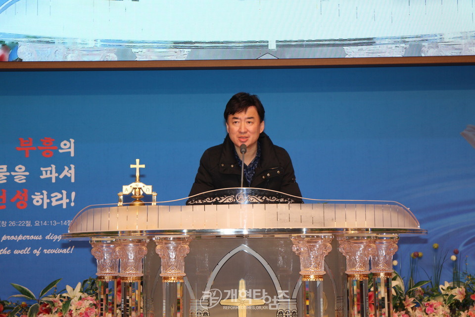 ‘제35회기 수도노회 장로회 회원부부수련회’, 총무 하정민 장로 모습