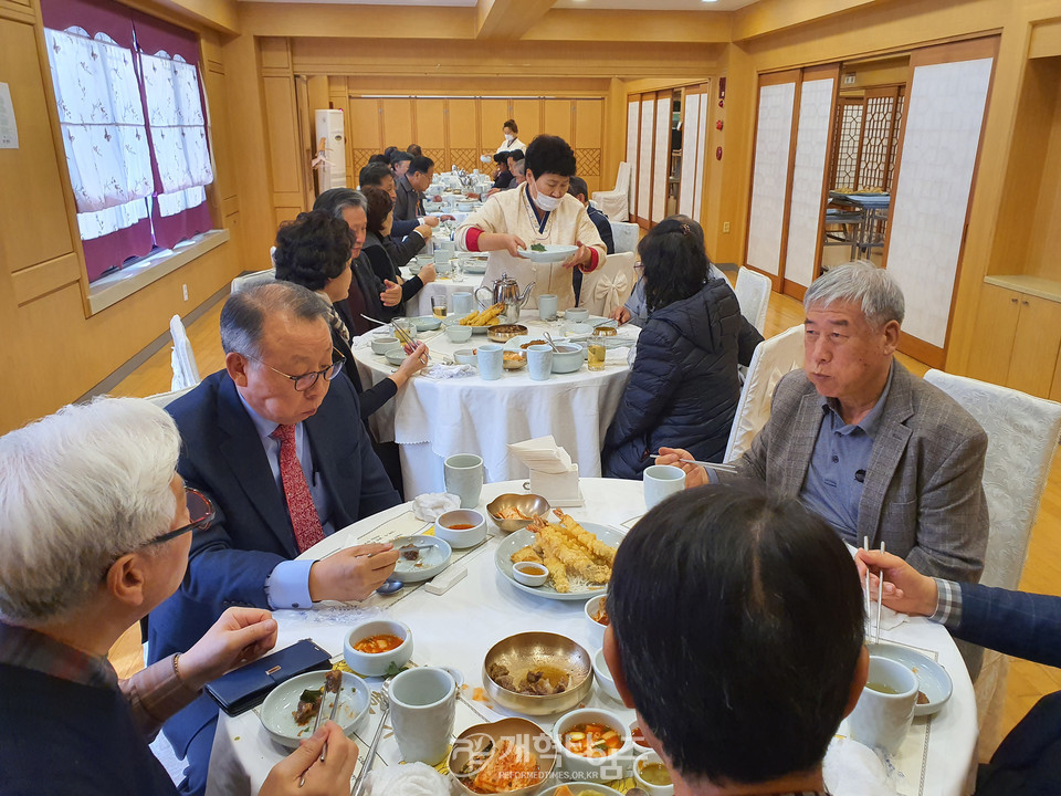 ‘충청협의회 임원 및 실무자 고향 방문’ 오찬 모습