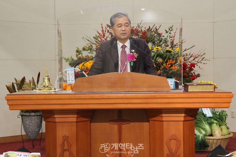 장로대학교육원 설립예배, 기독신문 최무룡 장로 축사 모습