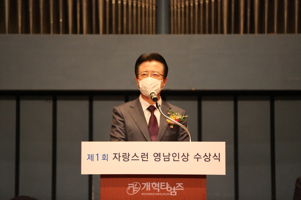 전국영남협, 『제1회 자랑스런 영남인상 수상식 및 축하음악회』, 사랑의교회 오정현 목사 설교 모습