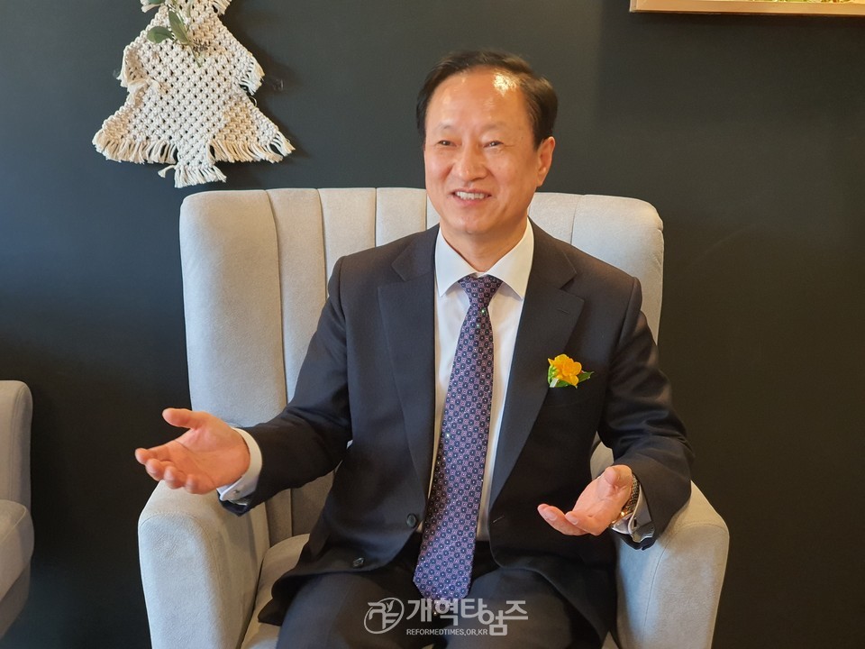 총회 부서기 출마를 공식화한 이종석 목사 모습