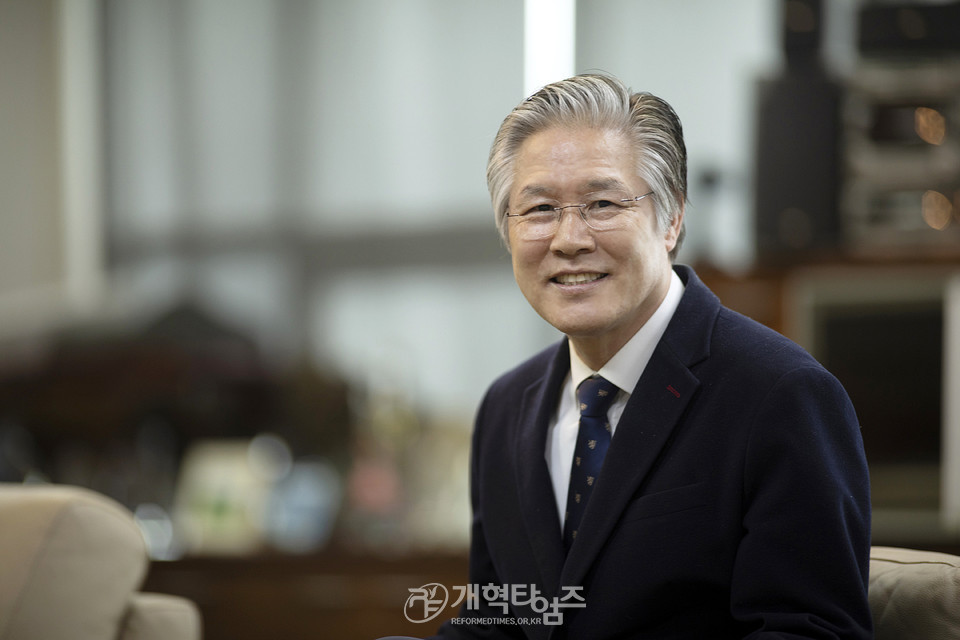 통준위, 「제4차 평화통일기도회」, 예수인교회 민찬기 목사 모습