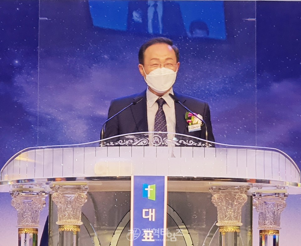 서북협 제33회 정기총회, 증경회장 이춘복 목사 격려사 모습