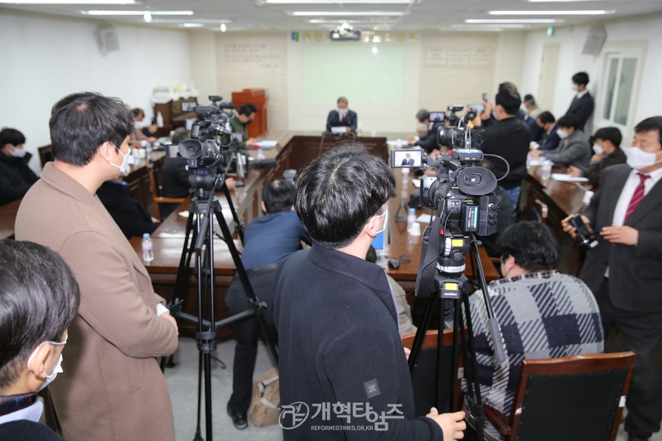 사분위, 총신대 정이사 선임 관련, 소강석 총회장 기자회견 모습