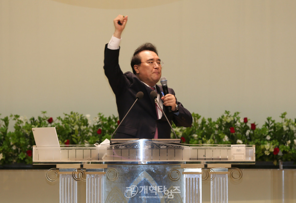 2021 PRAYER AGAIN! 중부지역 연합기도집회, 총회 서기 김한성 목사 설교 모습