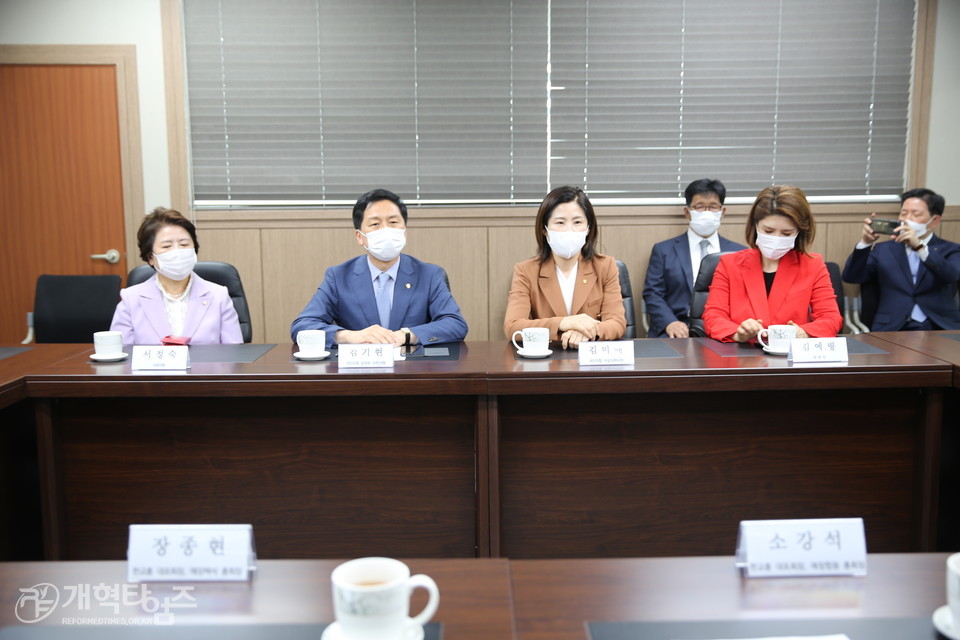 국민의 힘 김기현 원내 대표 겸 대표 권한대행, 한교총 방문, 대표회장 소강석 목사, 장종현 목사 면담 모습