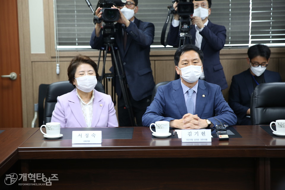 국민의 힘 김기현 원내 대표 겸 대표 권한대행, 한교총 방문, 대표회장 소강석 목사, 장종현 목사 면담 모습