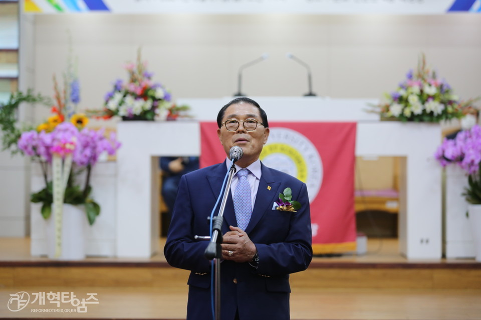 대구신학원, 임영식 장로 법인이사장 취임 감사예배, 새에덴교회 김문기 장로 특송 모습