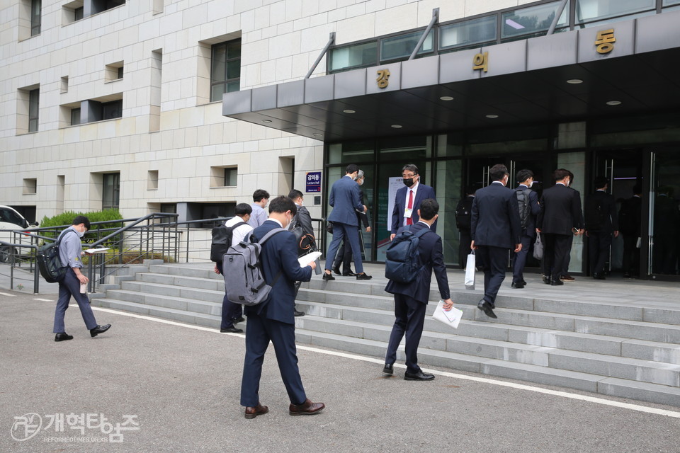 총회 고시부, 2021 강도사 고시, 고시장 입장 모습